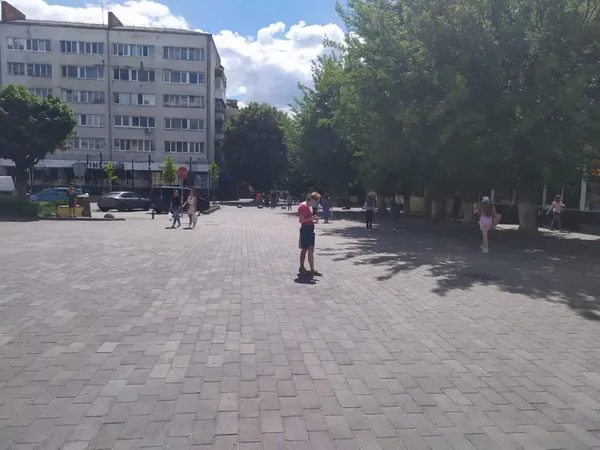 На Театральному майдані остаточно запрацював болард