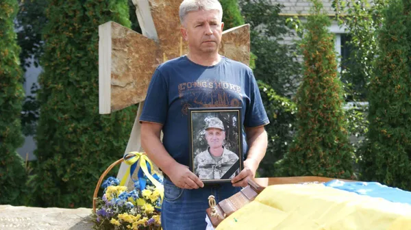 «На свято повернувся в домовині»: на Волині провели в останню путь воїна Михайла Беня