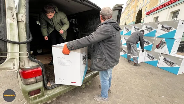 Вартість одного – понад 800 євро: волинській обласній лікарні передали 21 протипролежневий матрац (фото)
