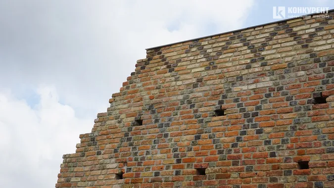 500-літні підземелля, вежа, мур: у Луцьку відкрили Окольний замок (фото)