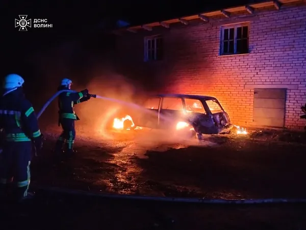 На Волині ввечері згорів легковик