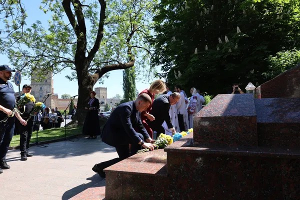 У Луцьку на Замковій площі вшанували жертв радянського терору (фото)