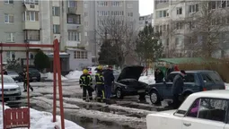Просто посеред двора: у Луцьку згорів автомобіль (фото). ОНОВЛЕНО