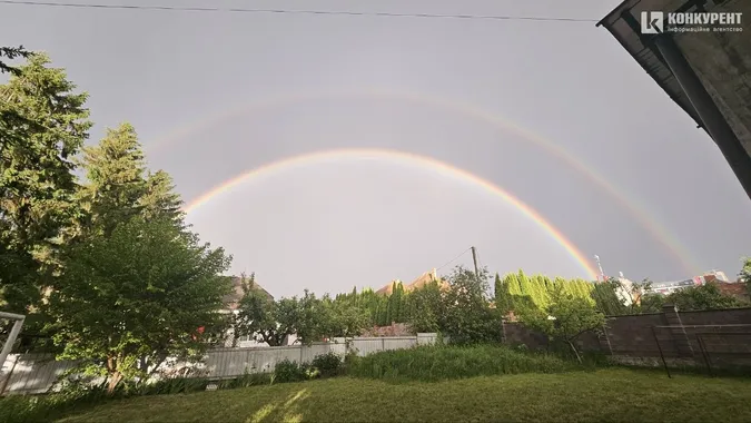 Над Луцьком після зливи засяяла подвійна веселка (фото)