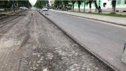 У центрі Луцька під асфальтом – стара бруківка (фото)
