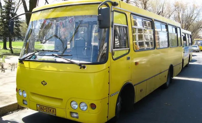 Вони не заробляють: у Луцьку хочуть дві гривні за проїзд дитини у маршрутках