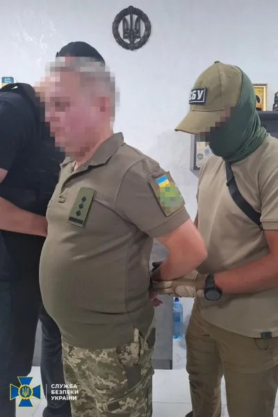 Двох очільників ТЦК затримали на Київщині – при обшуках знайшли понад мільйон доларів (фото)