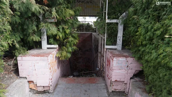 У Луцьку громадські туалети по вінця закидані сміттям (фото)