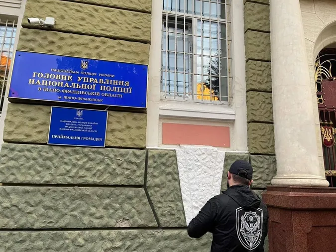 До трьох обласних управлінь Нацполіції прийшли з обшуками: що відомо (фото)