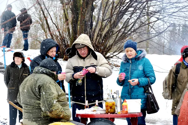 Як у Луцьку віряни занурювалися на свято Хрещення (фото)