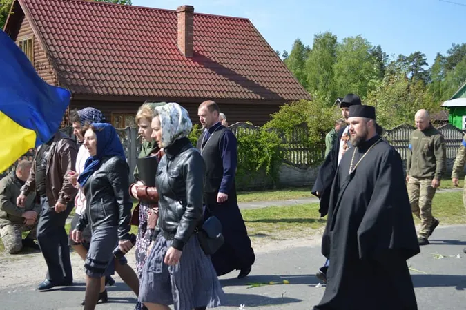 У рідному селі навколішки зустріли загиблого волинського захисника (фото)