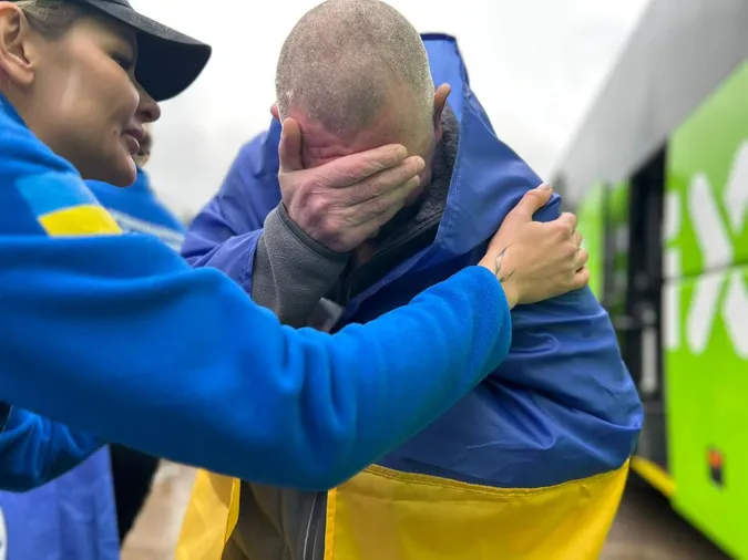 ⚡️Новий обмін: в Україну повернули 185 захисників та 20 цивільних (фото)