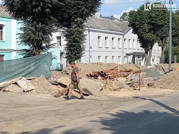 Замінюють мережі: що коїться на проспекті Волі (фото)