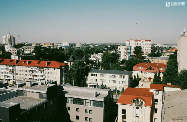 Який вигляд має Луцьк з дахів Лесиного вишу (фото)