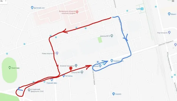  Червона лінія - проїзд проспектом Перемоги, синя - через двори.