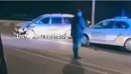 У Луцьку на вулиці Ківерцівській автомобіль влетів у відбійник (відео)