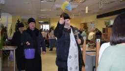 У луцькому ЦНАПі освятили працівників від бід та лихоліть (фото)
