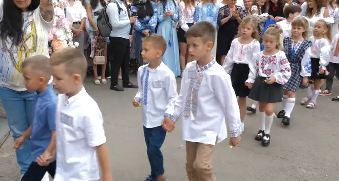 У Луцькому ліцеї №1 пролунав перший дзвінок (відео)