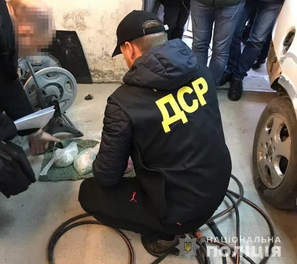 19 учасників та 46 кг наркотиків: силовики накрили потужний наркокартель (фото, відео)