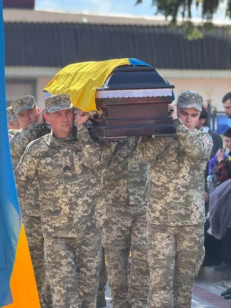 На Волині провели в останню дорогу Героя Олександра Хмарука (фото)