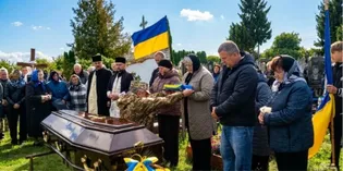 Понад рік чекали на звістку: на Волині поховали захисника Івана Міневича (фото)
