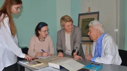 Автографи авторів незалежності: фонди Волинського музею поповнилися рідкісною колекцією (фото)