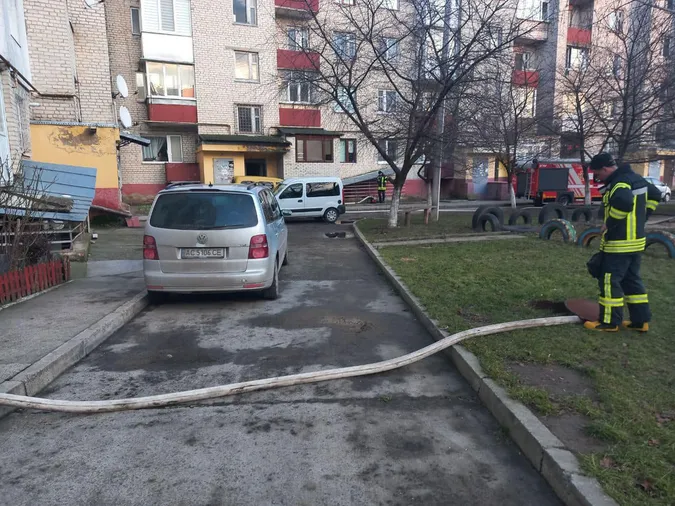 У Луцьку затопило підвали у багатоповерхівці (фото)