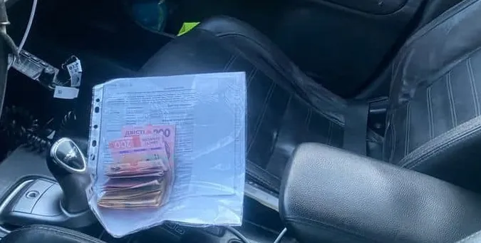П'яний волинянин спробував відкупитися від копів за 10 тисяч гривень (фото)