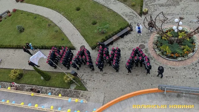 Військового медика Мар'яну Мамонову з донею виписали з пологового у Луцьку (фото, відео)