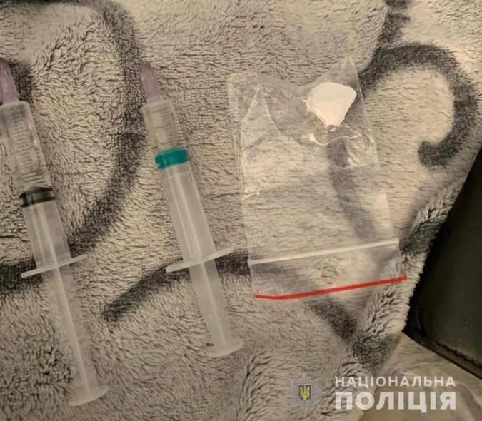 Наркотики, крадені речі, зброя: у Володимирі – масштабні обшуки (фото, відео)