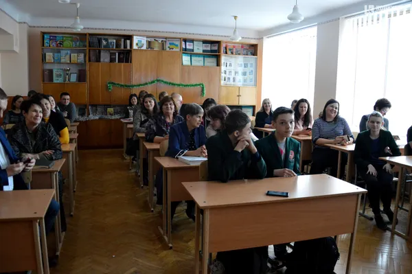 MultiBoard у подарунок: дві луцькі гімназії отримали від депутата інтерактивні панелі (фото)