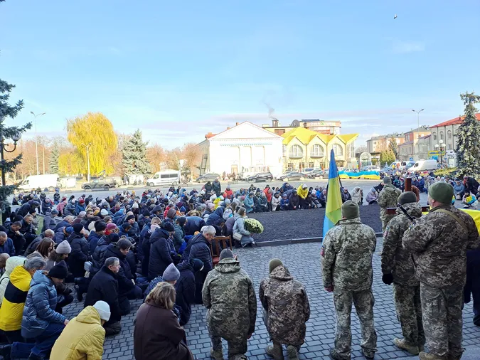 Без батька лишилося двоє синів: у Ковелі попрощалися із воїном Дмитром Табачуком (фото)