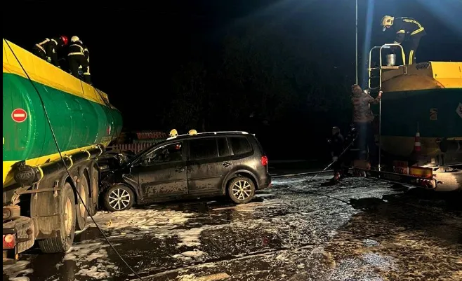 Біля Луцька авто в'їхало в бензовоз (фото, відео)
