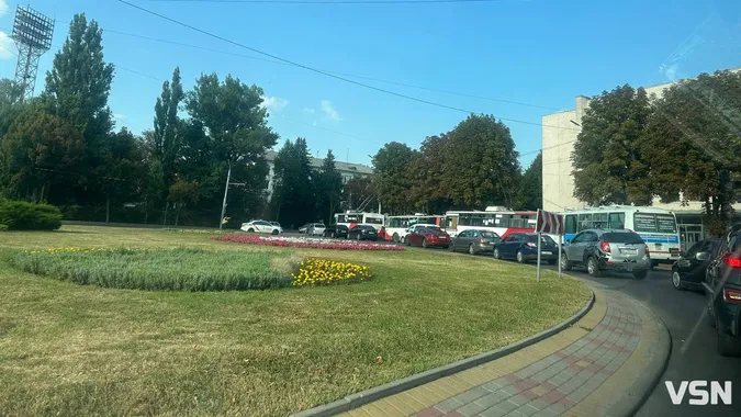 Все стоїть: у Луцьку сталась ДТП біля історичного