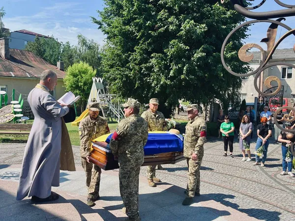 Назавжди 47: на Волині попрощалися з Героєм Миколою Андріюком (фото)