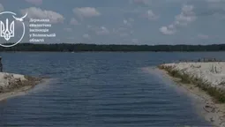 На озері Пісочне невідомі зняли родючий шар ґрунту та розрили канал (фото)