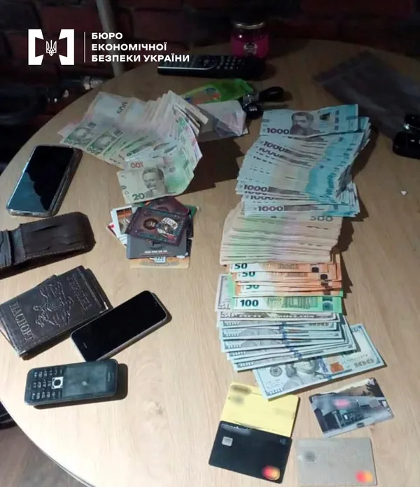 Наркобізнес в соцмережах: на Волині продавали електронні сигарети з канабісом (фото)