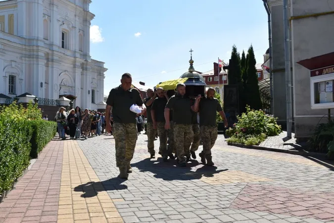 Луцьк попрощався з загиблим на Донеччині воїном Михайлом Сафатюком