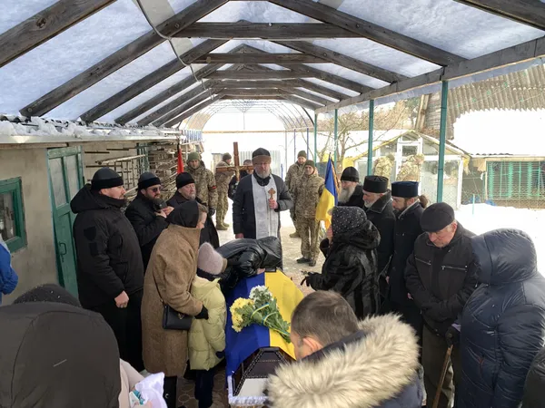 Останній шкільний дзвоник для Героя: на Волині попрощалися зі снайпером Русланом Мерідою (фото)