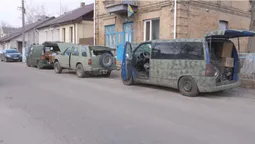 На найпекельніші напрямки: з Рожища на фронт відправили три автівки (відео)