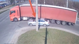 У Луцьку «ауді» влетіло у вантажівку (відео)