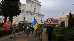Луцька громада попрощалася із загиблим Героєм Олександром Повхом (фото)