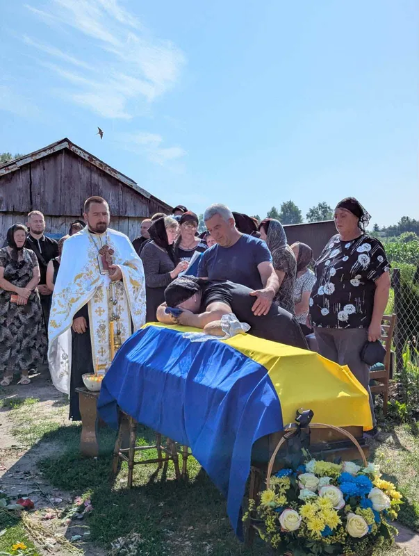 Через два роки після загибелі на Волині поховали воїна Петра Більчука (фото)