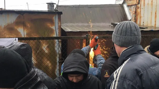 Демонтаж на Старому ринку стартував: підприємці перешкоджають (фото)