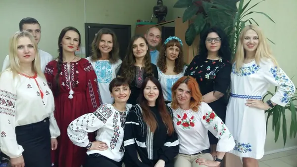 День вишиванки: відомі волиняни одягнули сорочки (фото)