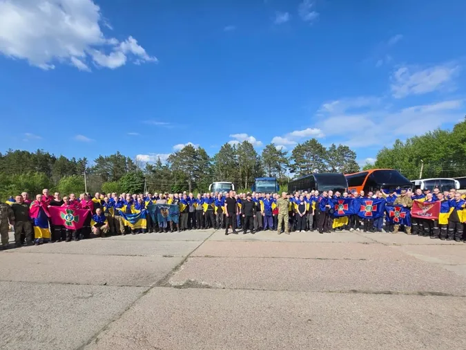 Перша частина великого обміну: до України повернули 390 полонених (фото)