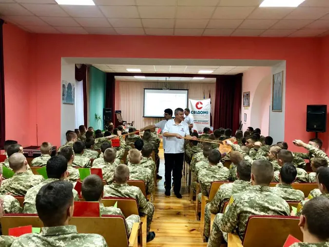 Чесна бесіда про наркотики та алкоголь у Луцьку зібрала дві сотні ліцеїстів (фото)