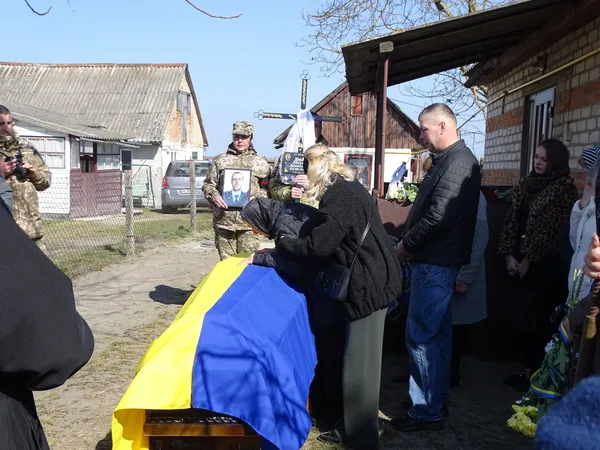 На Волині попрощалися з воїном Василем Кравчуком, який два роки вважався зниклим (фото)