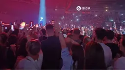Таємнича Klavdia Petrivna відкрила обличчя на своєму першому концерті (фото)