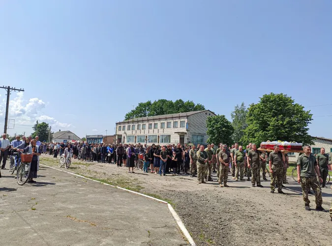 Поранили у Бахмуті: попрощалися з загиблим волинським воїном Сергієм Занюком (фото)